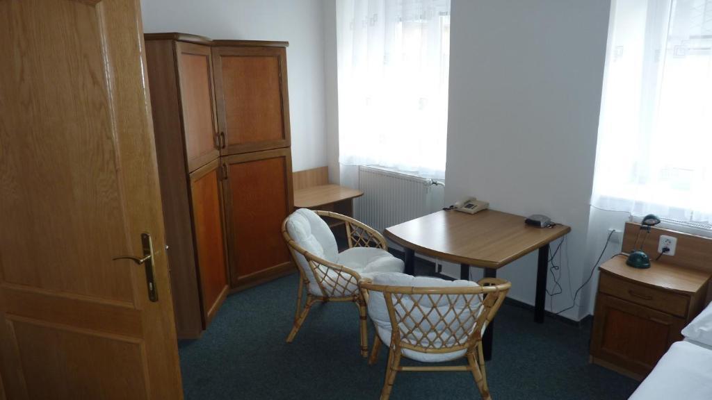 Polička Hotel Tht מראה חיצוני תמונה