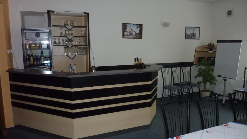 Polička Hotel Tht מראה חיצוני תמונה