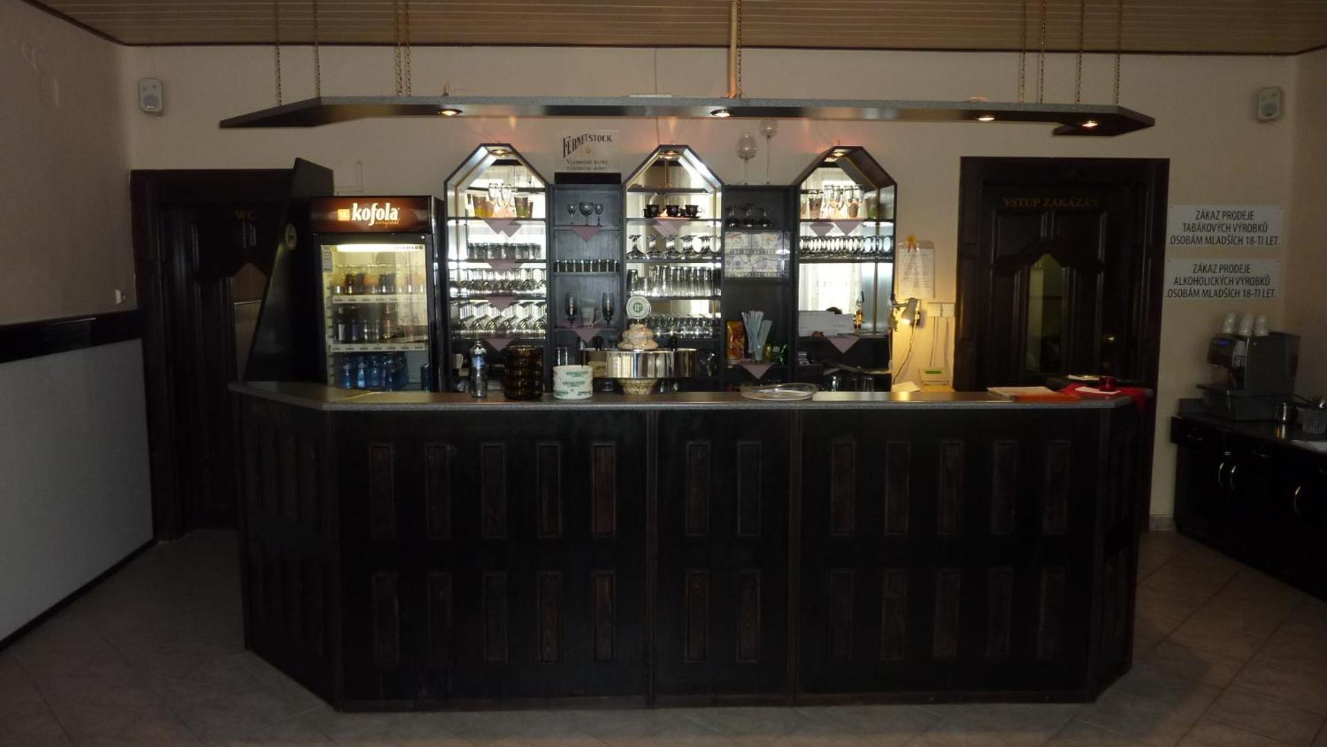 Polička Hotel Tht מראה חיצוני תמונה