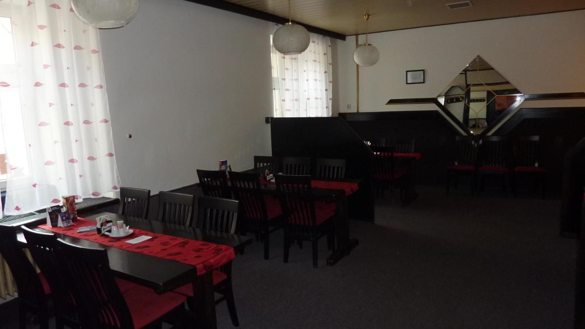 Polička Hotel Tht מראה חיצוני תמונה