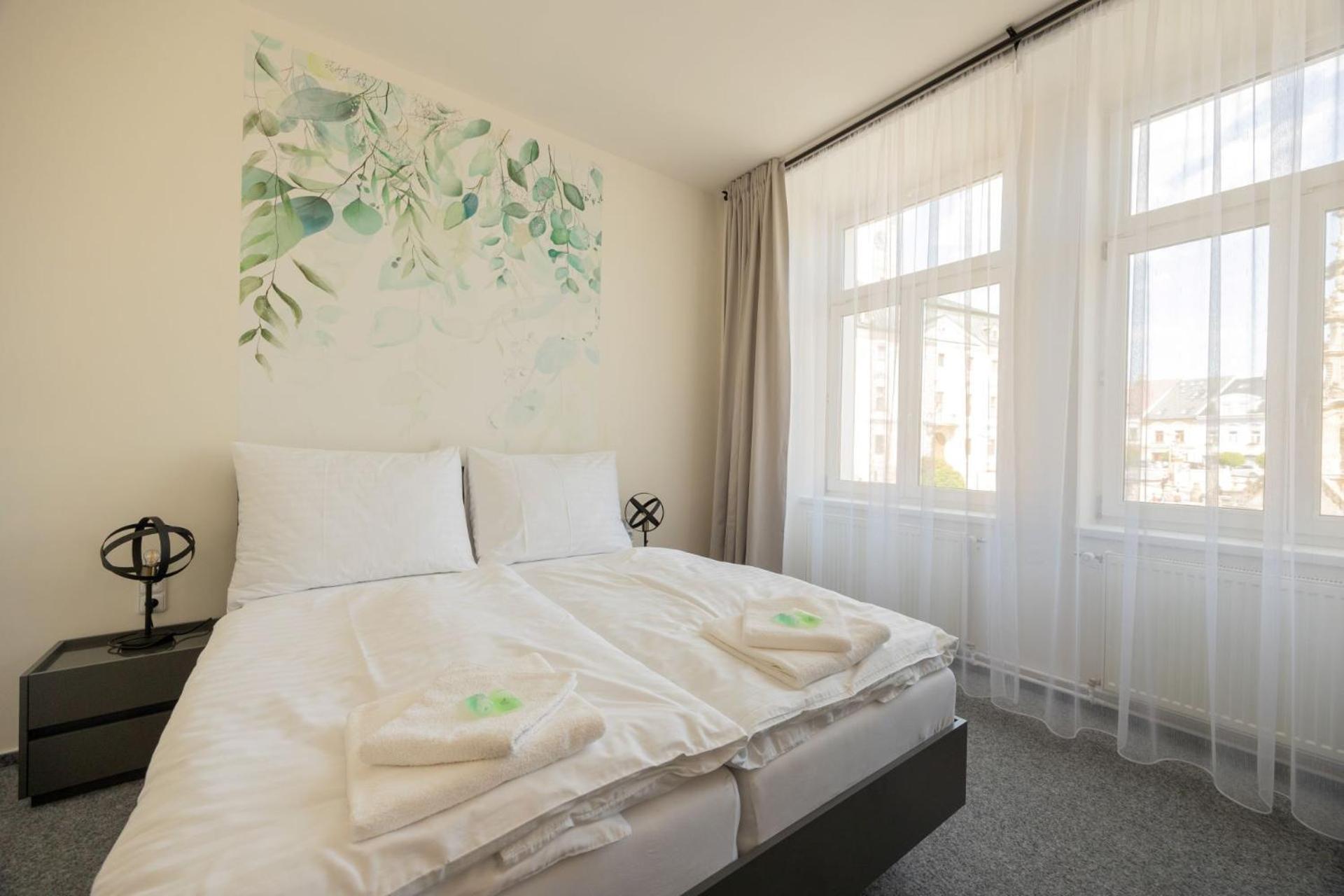 Polička Hotel Tht מראה חיצוני תמונה