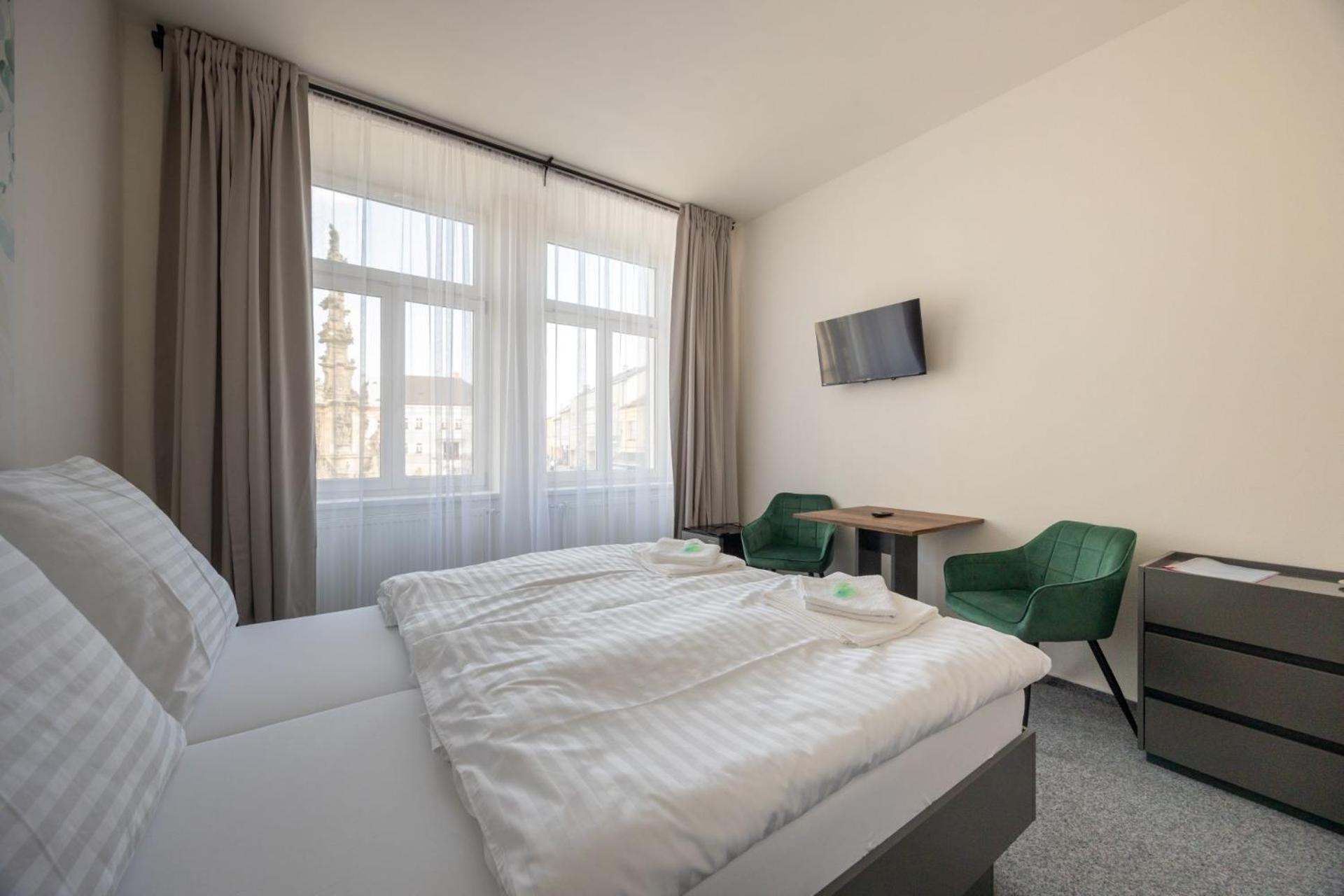 Polička Hotel Tht מראה חיצוני תמונה