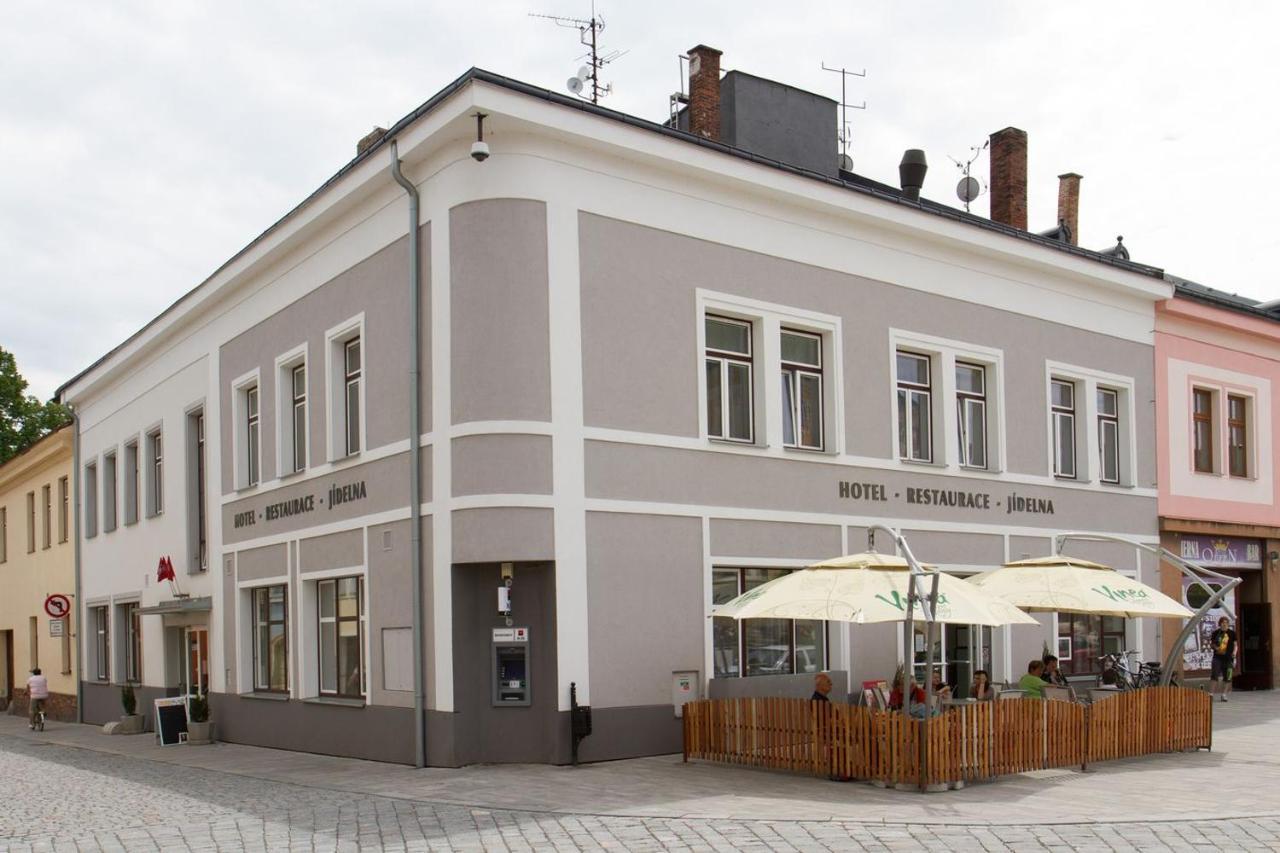 Polička Hotel Tht מראה חיצוני תמונה